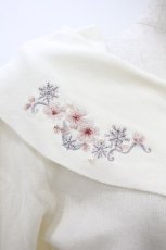 画像3: axes femme / 雪桜刺繍オフショル風ニット Free オフ H-26-10-04-046-AX-TO-NS-ZH (3)