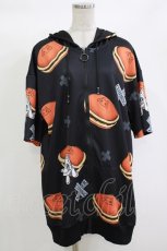 画像1: NieR Clothing / 総柄ZIP半袖パーカー  黒×どら焼き H-26-10-04-1033-PU-TO-KB-ZH (1)
