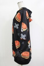 画像2: NieR Clothing / 総柄ZIP半袖パーカー  黒×どら焼き H-26-10-04-1033-PU-TO-KB-ZH (2)