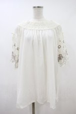 画像1: axes femme / 袖刺繍シャーリングブラウス Free 白 H-26-10-09-1038-AX-BL-NS-ZH (1)