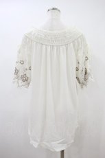 画像2: axes femme / 袖刺繍シャーリングブラウス Free 白 H-26-10-09-1038-AX-BL-NS-ZH (2)
