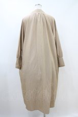 画像2: axes femme / 襟刺繍ロングシャツワンピース M ベージュ H-26-10-09-1009-AX-OP-NS-ZH (2)