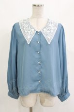 画像1: axes femme POETIQUE / フラワー刺繍襟ブラウス M ブルー H-26-10-12-1039-AX-BL-IG-ZH (1)