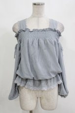 画像1: axes femme POETIQUE / シャーリング肩空きブラウス M ブルーグレー H-26-10-12-1042-AX-BL-TE-ZH (1)