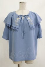画像1: axes femme / 刺繍入ケープブラウス Free ブルー H-26-10-13-1056-AX-BL-SZ-ZH (1)