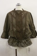 画像1: axes femme / 繊細レース使いブラウス M カーキ H-26-10-13-031-AX-BL-SZ-ZH (1)
