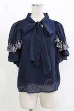 画像1: axes femme / レース風刺繍入フリルブラウス Free ネイビー H-26-10-15-027-AX-BL-SZ-ZH (1)