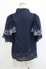 画像3: axes femme / レース風刺繍入フリルブラウス Free ネイビー H-26-10-15-027-AX-BL-SZ-ZH (3)