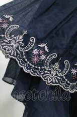 画像4: axes femme / レース風刺繍入フリルブラウス Free ネイビー H-26-10-15-027-AX-BL-SZ-ZH (4)