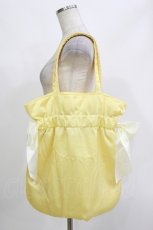 画像2: Maison de FLEUR / シャイニーダブルリボントートバッグ 縦45/横42 イエロー H-26-10-24-055-LO-BG-NS-ZH (2)