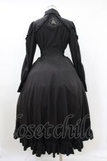 画像2: Ozz oneste / 薔薇刺繍ジャボ付きワンピース  黒 H-26-10-25-009-OO-OP-AK-ZH (2)