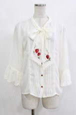 画像1: axes femme / 苺刺繍ボウタイブラウス Free オフ H-26-10-27-045-AX-BL-NS-ZH (1)