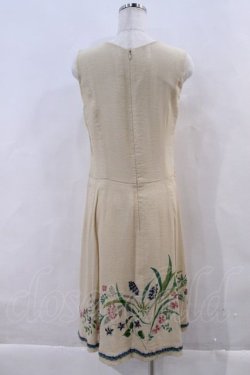 画像2: Jane Marple Dans Le Saｌon / 裾フラワー刺繍ジャンパースカート  アイボリー I-23-11-09-010-JM-OP-HD-ZI
