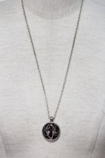 画像1: NieR CLOTHING / NieRちゃんネックレス  シルバーＸ黒 I-24-01-08-102-PU-AC-HD-ZI (1)