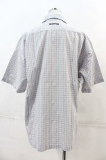 画像2: 【SALE】Karl Helmut / ロゴワッペンポケットチェック半袖シャツ  白Ｘブルーチェック I-24-04-19-046-EL-BL-HD-ZT146 (2)