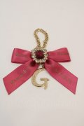 Maison de FLEUR / イニシャルリボンチャーム  濃ピンクＸゴールド I-24-05-26-120-LO-ZA-HD-ZT-K015