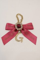 Maison de FLEUR / イニシャルリボンチャーム  濃ピンクＸゴールド I-24-05-26-120-LO-ZA-HD-ZT-K015