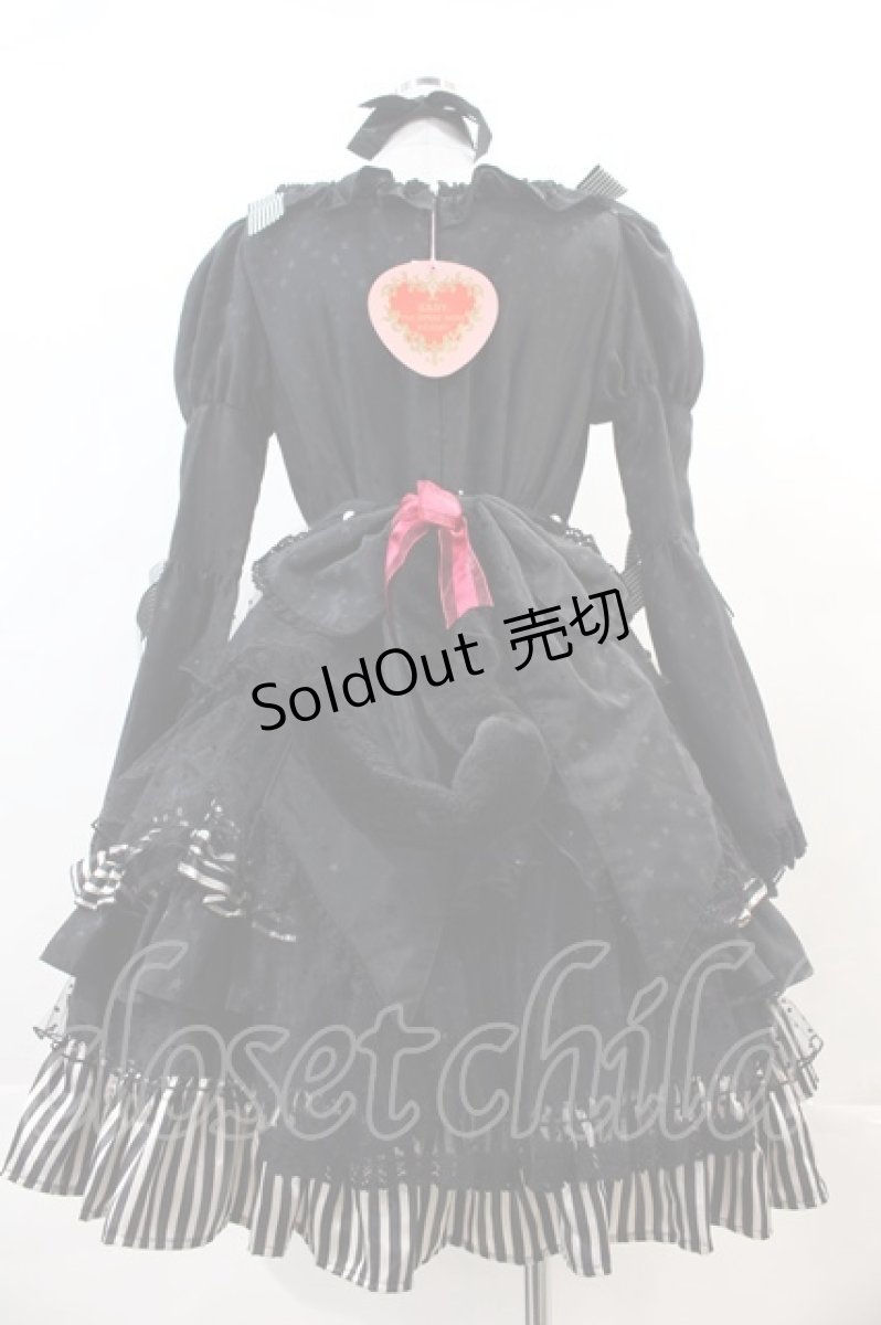 画像4: BABY,THE STARS SHINE BRIGHT / くろねこになりたい魔女っ子ワンピース・ケープ・チョーカーセット  黒Ｘ赤 I-24-05-31-033-BA-OP-HD-ZI (4)