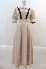画像1: Maison de FLEUR Petite Robe canone / 真っ直ぐ歩けるワンピース S ベージュ I-24-07-20-062-EL-OP-HD-ZT103 (1)