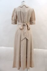画像2: Maison de FLEUR Petite Robe canone / 真っ直ぐ歩けるワンピース S ベージュ I-24-07-20-062-EL-OP-HD-ZT103 (2)