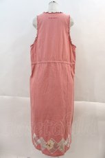 画像2: PINK HOUSE / 裾パッチワークリボンポケットジャンパースカート  ピンク I-24-08-03-070-LO-OP-HD-ZT199 (2)