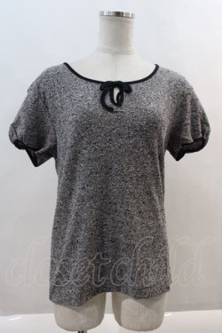 画像1: INGEBORG / リボン&ロゴ刺繍半袖トップス  グレー I-24-08-19-063-LO-TO-HD-ZT412
