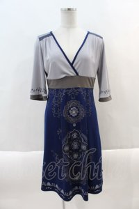 Ozz oneste / フロント魔法陣刺繍ワンピース  グレーＸ青 I-24-09-22-096-OO-OP-HD-ZS