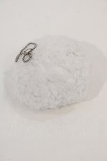 画像1: 【SALE】MARBLE / ポンポンボアキーホルダー  白 I-24-09-27-019-GO-AC-HD-ZT305-F001 (1)