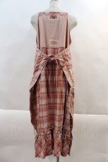 画像2: PINK HOUSE / チェック&いちごパッチワークジャンパースカート  ピンク I-24-10-07-065-LO-OP-HD-ZT278 (2)