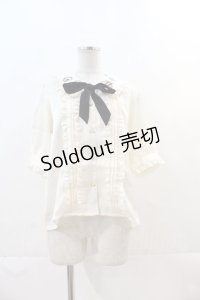 Amavel / 赤ずきんモチーフ刺繍入り　配色リボンタイ付ブラウス  アイボリー I-24-12-01-002-CA-BL-HD-ZT162