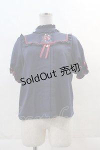 Amavel / 金魚刺繍入りスタンドプルオーバーブラウス  ネイビー I-24-12-01-023-CA-BL-HD-ZY