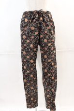 画像1: 【SALE】WONDERFUL WORLD / 花柄パンツ  ブラック I-24-12-13-122-LO-PA-HD-ZT517 (1)