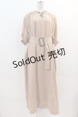 LEBECCA boutique / 編み上げハイネック半袖ワンピース  ベージュ I-24-12-18-044-EL-OP-HD-ZI