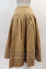 画像2: 【SALE】INGEBORG / 裾ピコフリルボーダースカート  ベージュ I-24-12-20-096-LO-SK-HD-ZT081 (2)