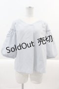 axes femme / 袖フラワー刺繍パフ袖プルオーバー  サックス I-25-01-10-017-AX-TO-AS-ZT379