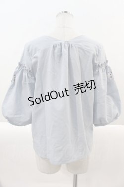画像2: axes femme / 袖フラワー刺繍パフ袖プルオーバー  サックス I-25-01-10-017-AX-TO-AS-ZT379