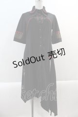 Ozz oneste / ダブル襟刺繍スナップボタン半袖シャツワンピース  黒Ｘ赤 I-25-01-20-101-OO-OP-HD-ZI