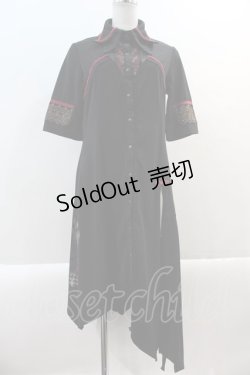 画像1: Ozz oneste / ダブル襟刺繍スナップボタン半袖シャツワンピース  黒Ｘ赤 I-25-01-20-101-OO-OP-HD-ZI
