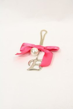 画像1: Maison de FLEUR / イニシャルバッグチャーム  ピンク I-25-02-04-040-LO-ZA-HD-ZT432
