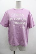 Jane Marple Dans Le Salon / Theme print T-shirt  ラベンダー I-25-03-05-008-JM-TS-HD-ZI
