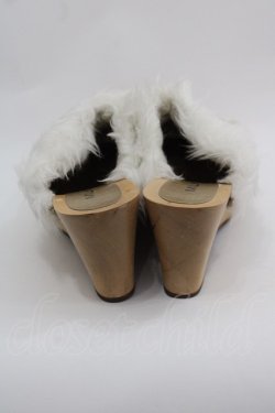 画像2: MILK / SH ファーポンポンサボ 約23.5cm(内側採寸) ベージュ I-25-03-08-078-ML-SH-HD-ZT-K017