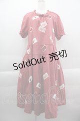 PINK HOUSE / PINK HOUSE×HELLO KITTY ネームワッペン使いワンピース  赤 I-25-03-29-080-LO-OP-HD-ZI