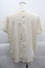 画像2: 【SALE】INGEBORG / ドットリボンポケット半袖ブラウス  生成り I-25-03-29-033-LO-BL-HD-ZT064 (2)