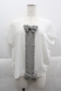 INGEBORG / ドットリボン切り替え半袖ブラウス  白Ｘ黒 I-25-03-29-040-LO-BL-HD-ZI