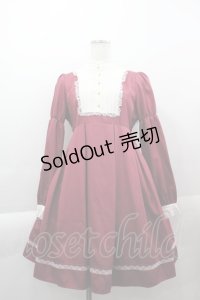 Amavel / Antique Chapel の聖歌隊ワンピース  ボルドーＸ白 I-25-04-07-073-CA-OP-HD-ZI
