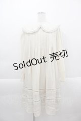 axes femme POETIQUE / サテンフリルカラータックワンピース  アイボリー I-25-04-12-104-AX-OP-HD-ZI