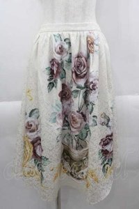 axes femme NOSTALGIE / ローズ花瓶プリントスカート  白 I-25-04-12-120-AX-SK-HD-ZI