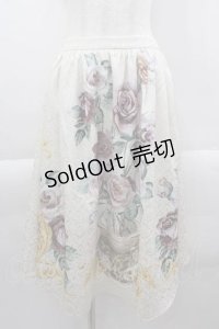 axes femme NOSTALGIE / ローズ花瓶プリントスカート  白 I-25-04-12-120-AX-SK-HD-ZI