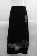 INGEBORG / 薔薇刺繍スカート  黒 I-25-04-16-098-LO-SK-HD-ZS