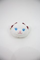 BABY,THE STARS SHINE BRIGHT / ねこくみゃちゃんクリップブローチ  白Ｘ赤 I-25-04-16-119-BA-AC-HD-ZI